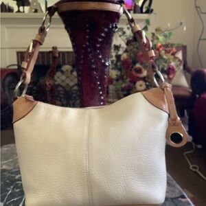 Authentic dooney & bourke nude pebbled leather all weather hobo shoulder bag